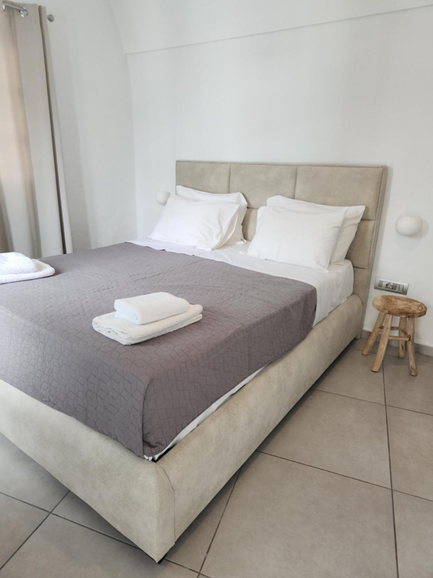 Euphoria Suites & Deluxe Studios Φηρά Εξωτερικό φωτογραφία