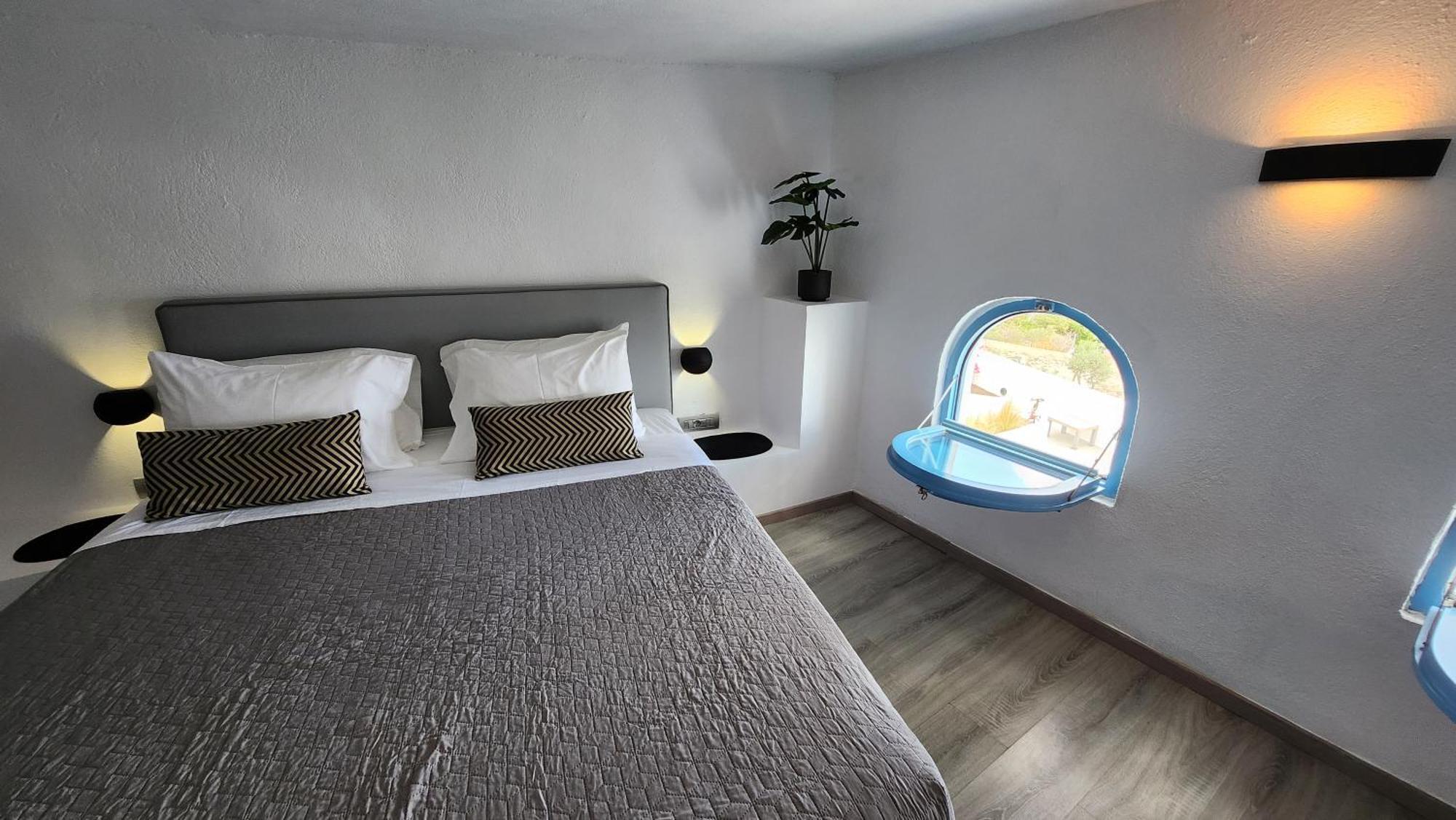 Euphoria Suites & Deluxe Studios Φηρά Εξωτερικό φωτογραφία