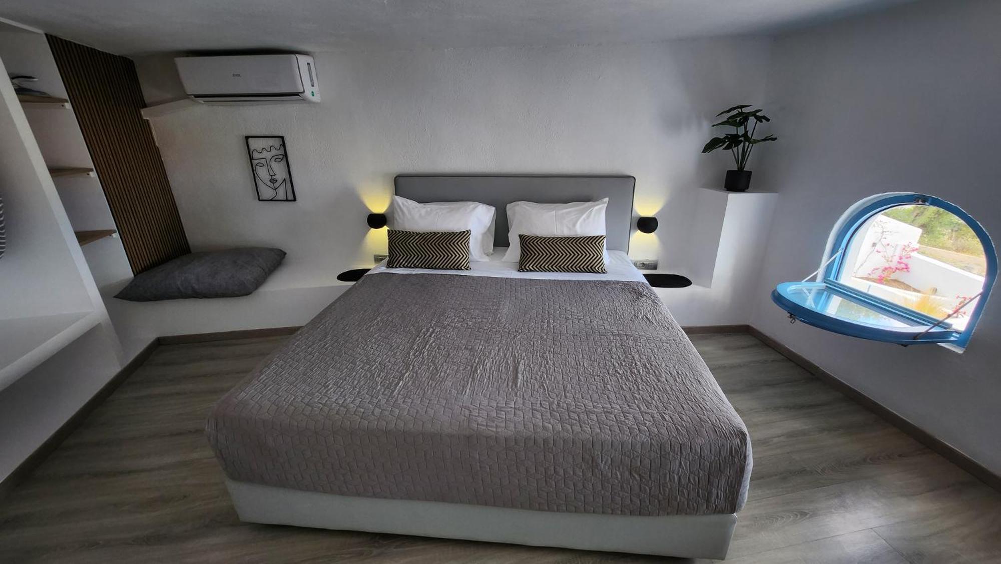 Euphoria Suites & Deluxe Studios Φηρά Εξωτερικό φωτογραφία