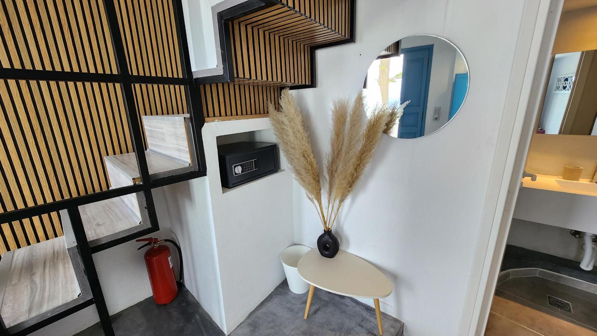 Euphoria Suites & Deluxe Studios Φηρά Εξωτερικό φωτογραφία